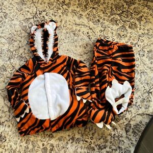 Old navy tiger costume 12-24 months